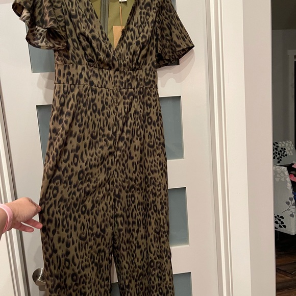 PRICE DROP ⬇️⬇️⬇️Beautiful !!!! Lost in Lunar. ‘Calli’ pantsuit. - Picture 4 of 9